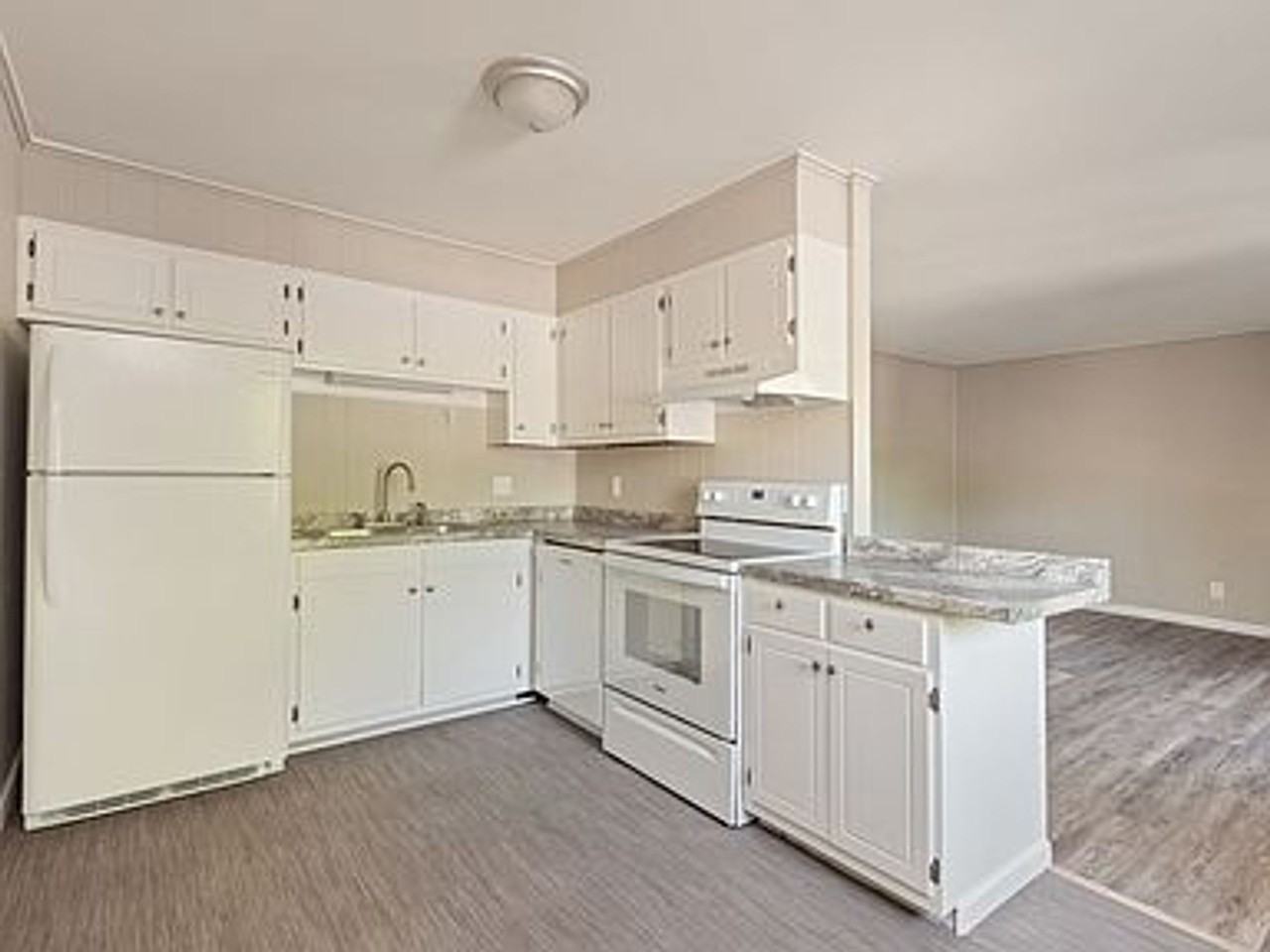 201 Avenue B - Photo 4 of 6