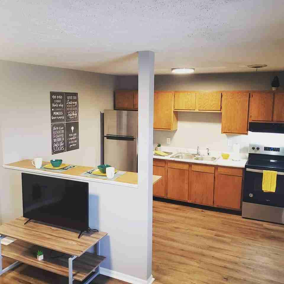 1095 Spruce St. - Photo 7 of 45