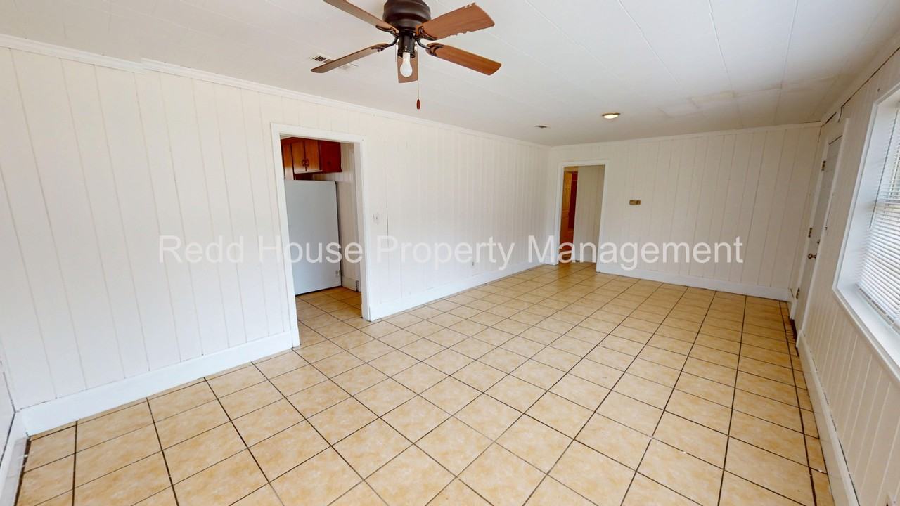 618 N Rawls St #1 - Photo 4 of 10