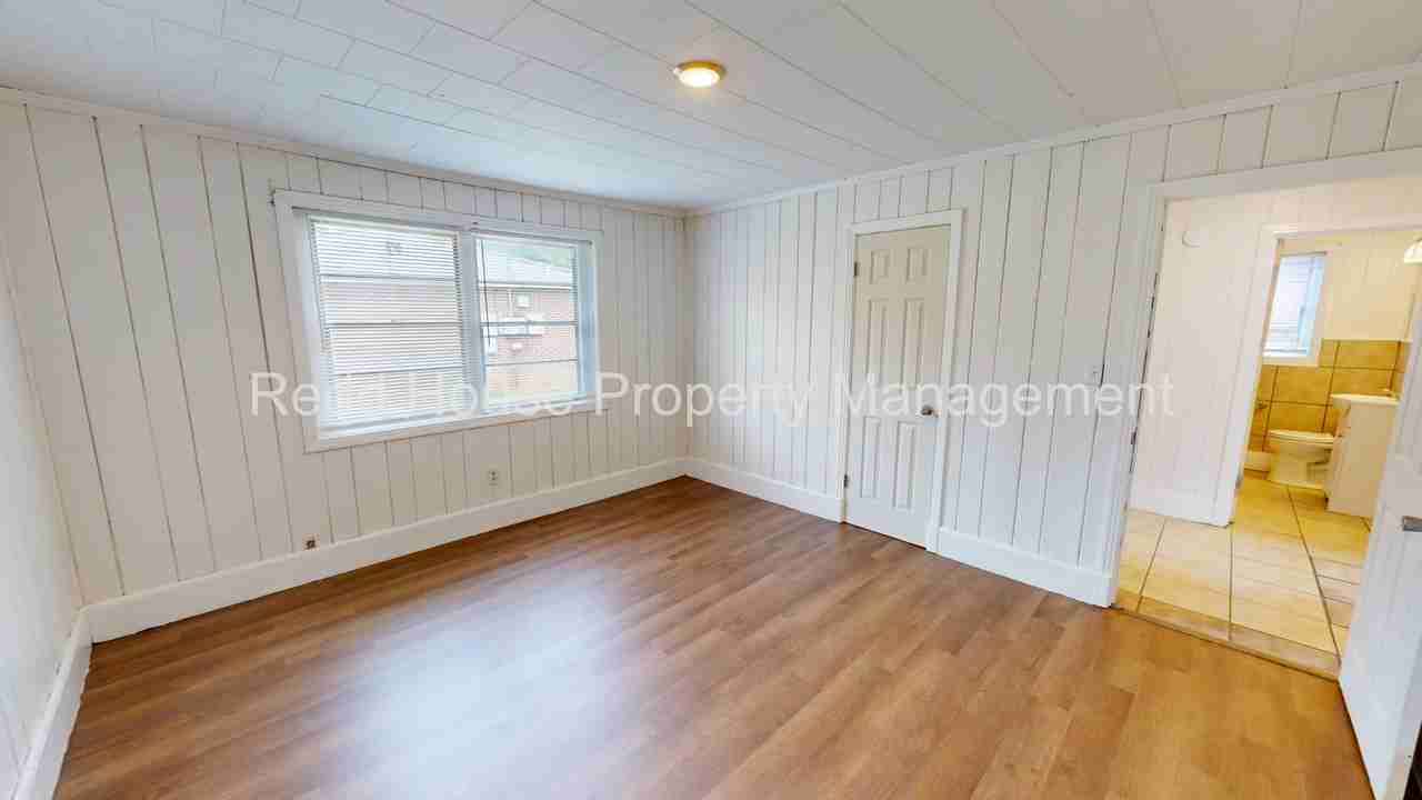 618 N Rawls St #1 - Photo 5 of 10