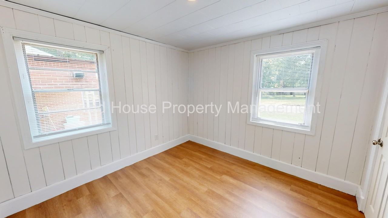 618 N Rawls St #1 - Photo 7 of 10