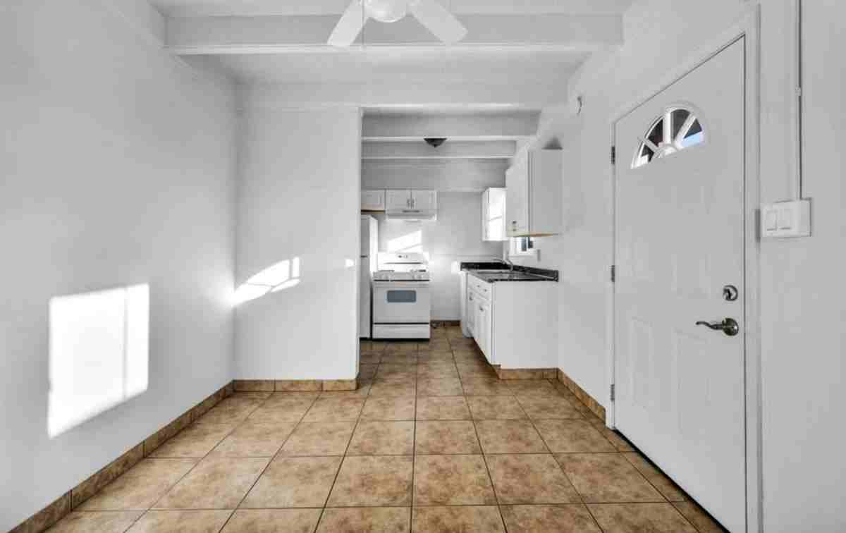 1224 Berrum Ln - Photo 4 of 8