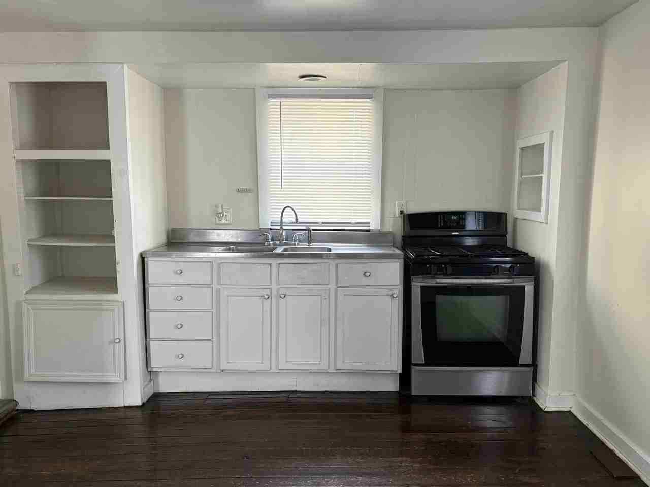 175 E 18th St #A - Photo 2 of 16