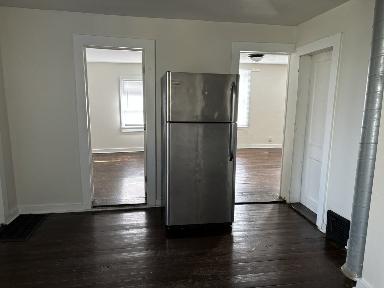 175 E 18th St #A - Photo 3 of 16