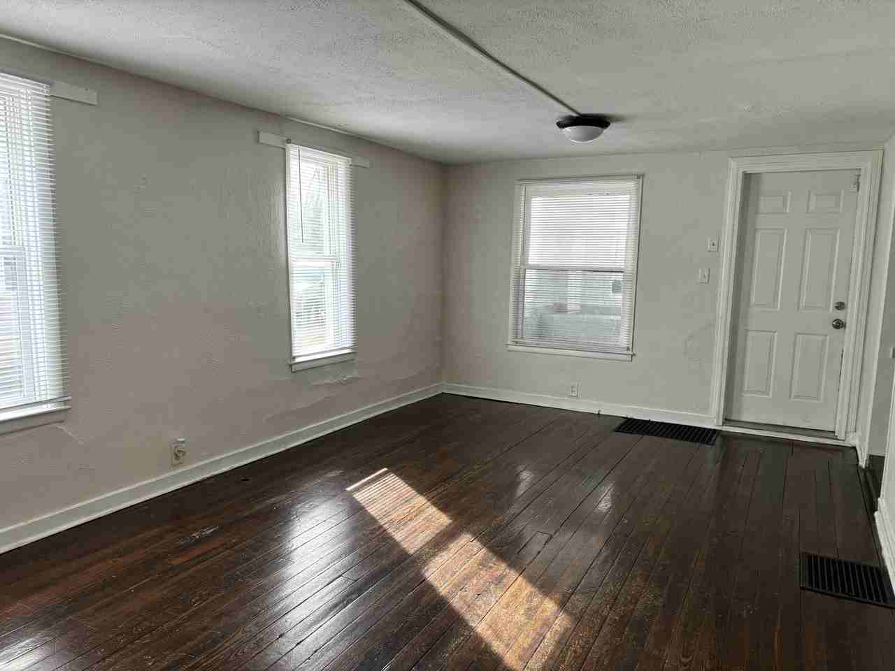 175 E 18th St #A - Photo 4 of 16