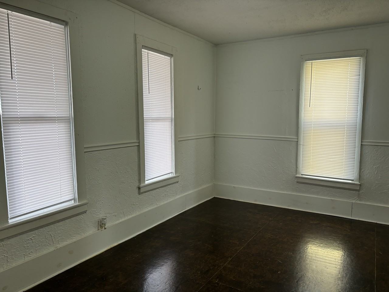 175 E 18th St #A - Photo 7 of 16