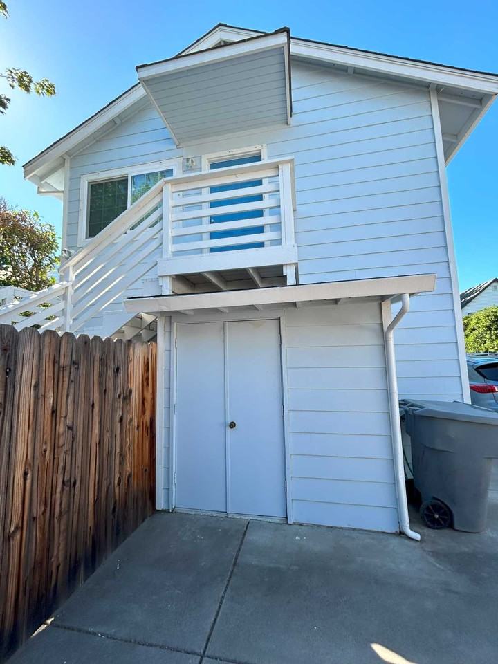 204 Toyon Ln #1 - Photo 3 of 11