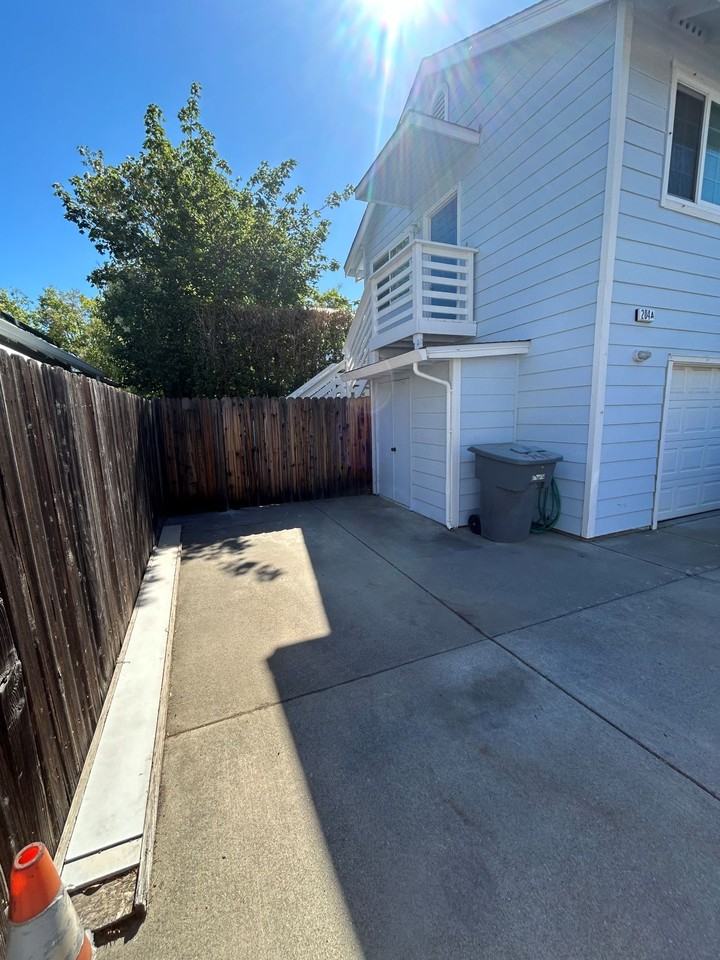 204 Toyon Ln #1 - Photo 4 of 11