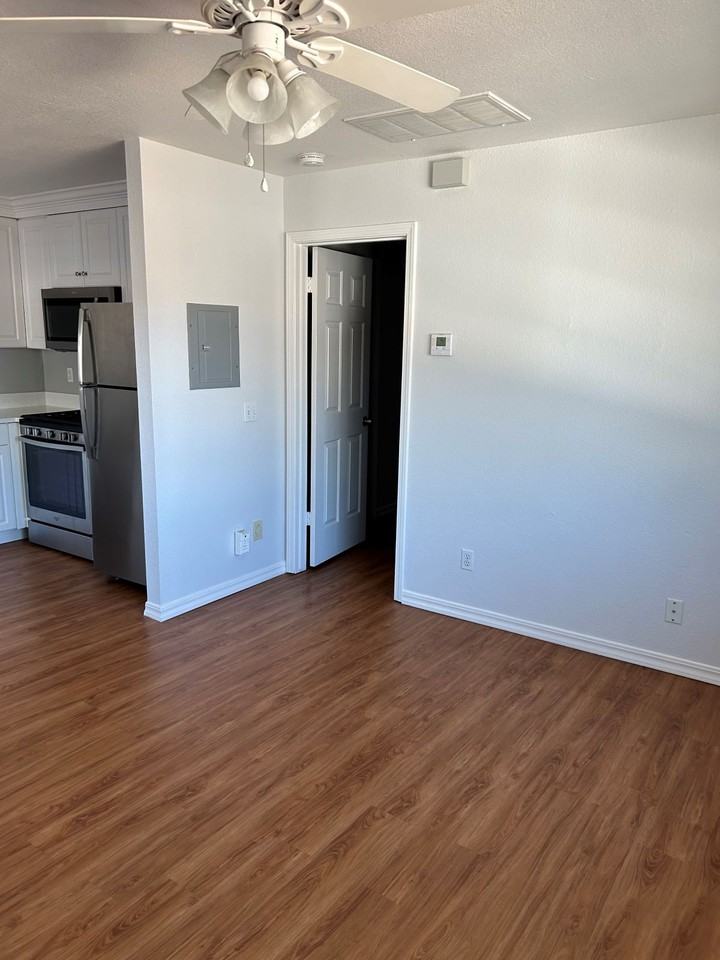 204 Toyon Ln #1 - Photo 6 of 11