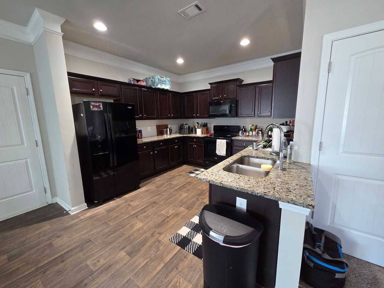 1274 Towne Square Ct - Photo 7 of 14
