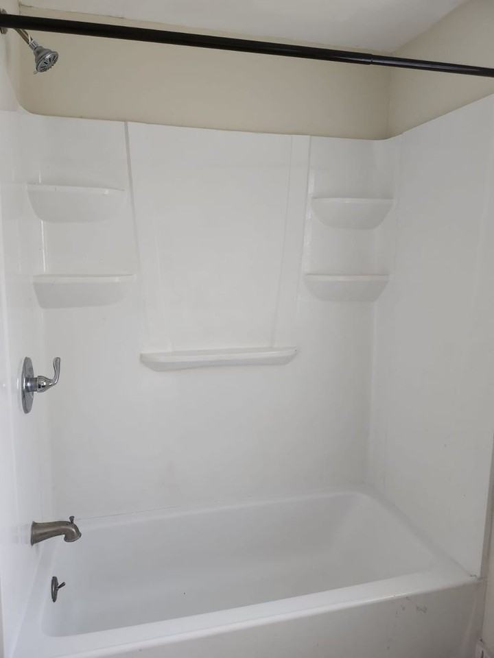 Spacious Apartment for Rent – 848 Linn Drive, Cleveland, OH 44108 - Photo 4 of 19