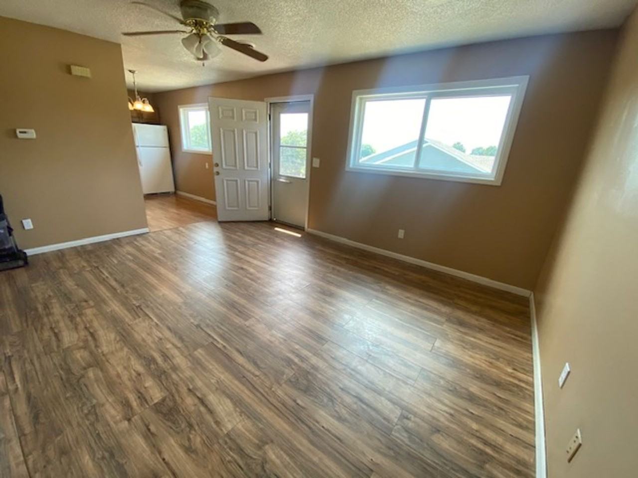 607 6th St - Photo 3 of 10