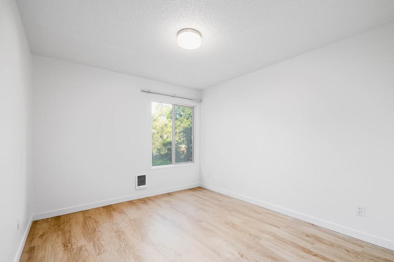 Crestview - Photo 6 of 17