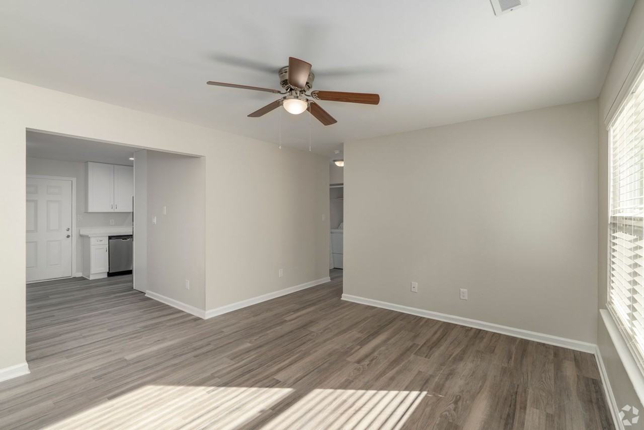 Hidden GEM 2BD Home with WiFi & Washer/Dryer | 1 Month Free on a 13 - Photo 4 of 23