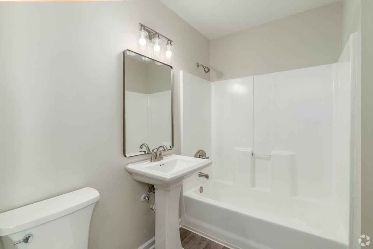 Hidden GEM 2BD Home with WiFi & Washer/Dryer | 1 Month Free on a 13 - Photo 5 of 23