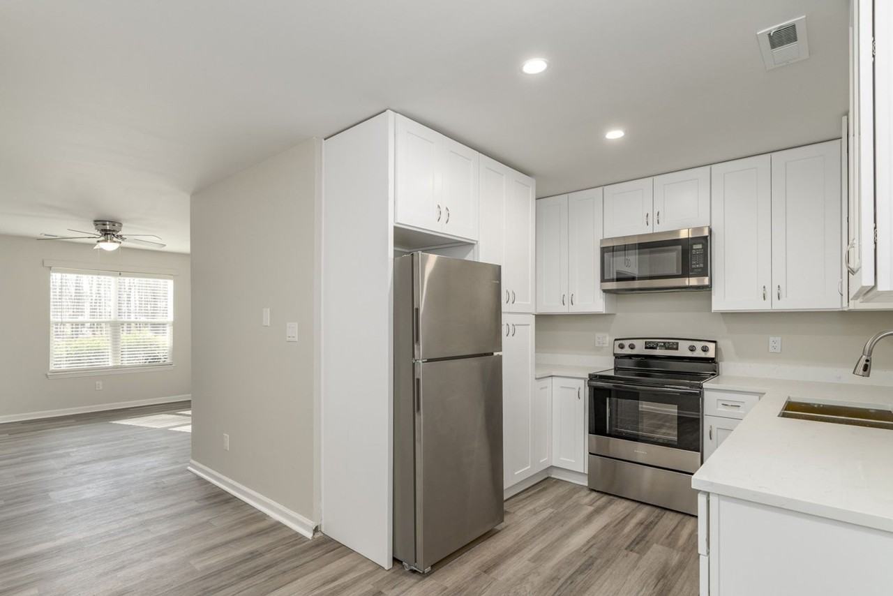 Hidden GEM 2BD Home with WiFi & Washer/Dryer | 1 Month Free on a 13 - Photo 6 of 23