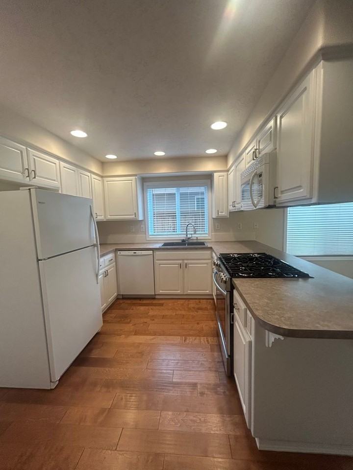 1139 Chardonnay Loop Ne - Photo 7 of 24