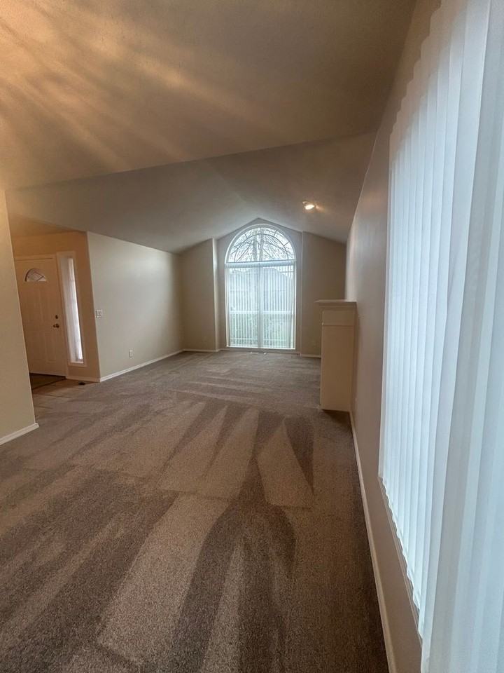 1139 Chardonnay Loop Ne - Photo 4 of 24