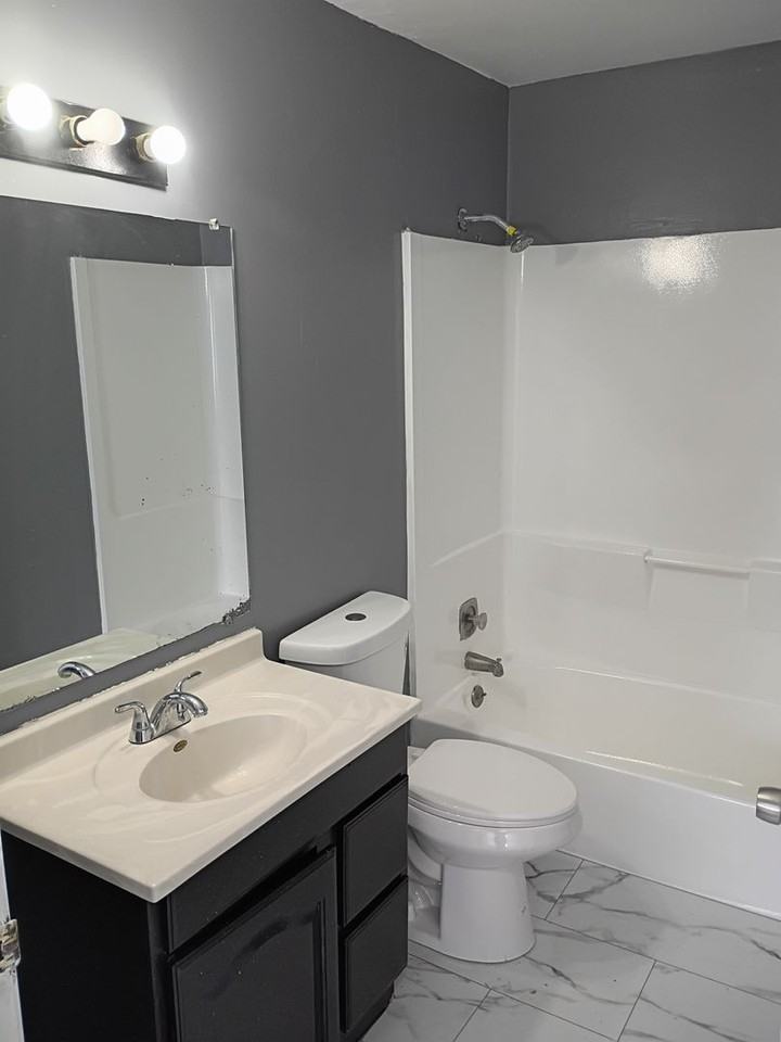 Oak Apartments in Kenosha - Photo 7 of 11