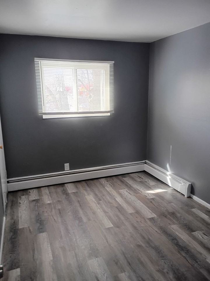 Oak Apartments in Kenosha - Photo 6 of 11