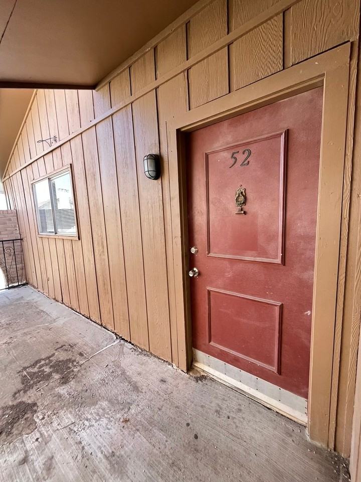 3752 N Nicklas Ave - Photo 2 of 10