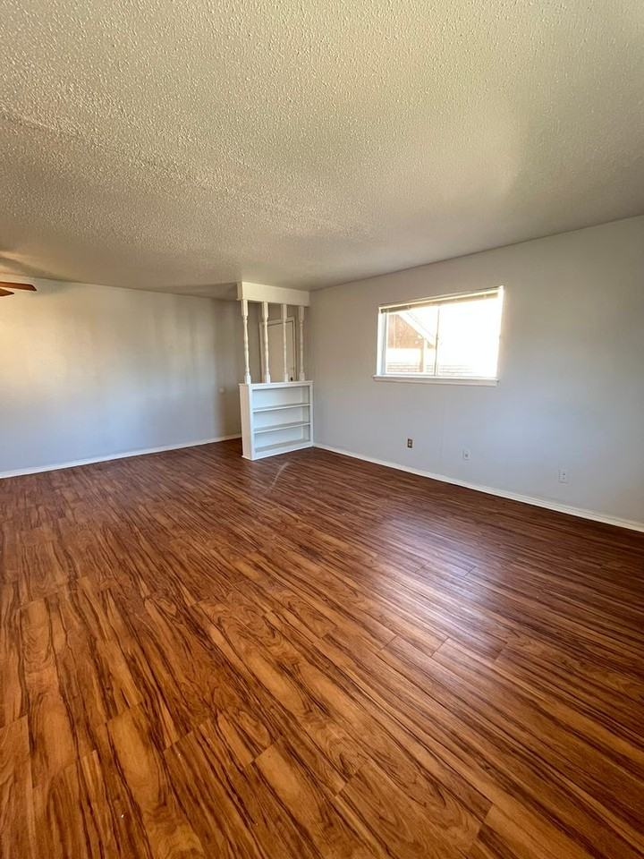 3752 N Nicklas Ave - Photo 4 of 10