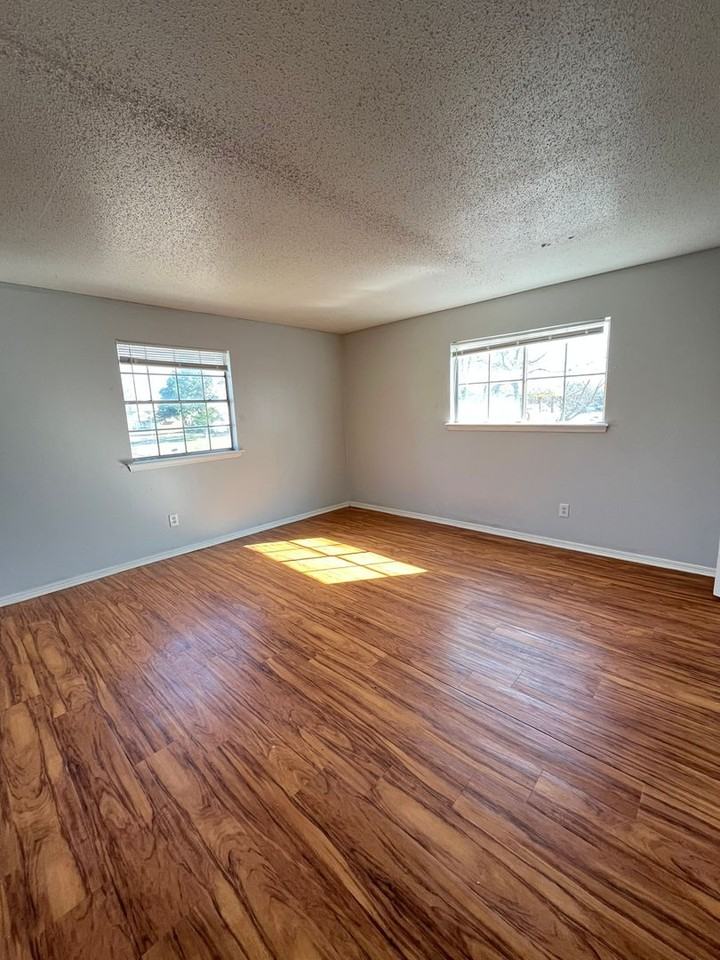 3752 N Nicklas Ave - Photo 7 of 10