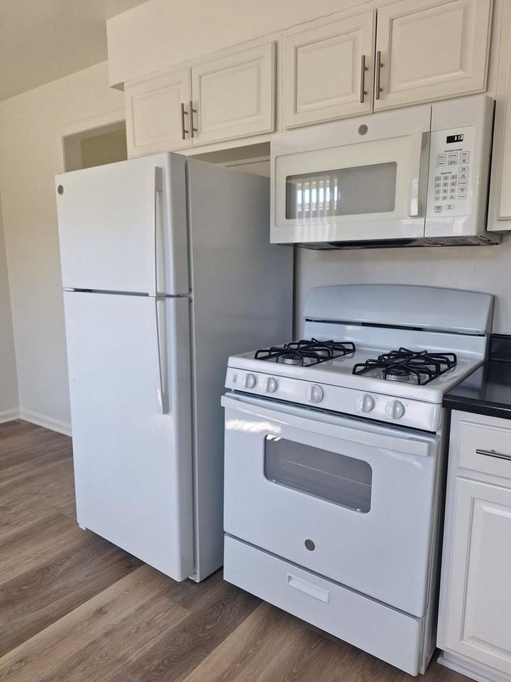 4507 Clairemont Dr - Photo 5 of 13