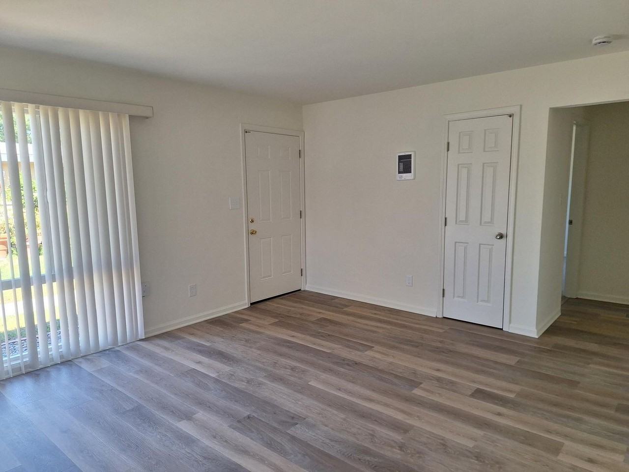 4507 Clairemont Dr - Photo 7 of 13