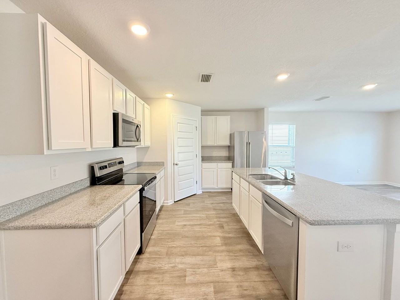 5719 5719 Guinevere Ln-PRO- CLO #CLO - Photo 5 of 14