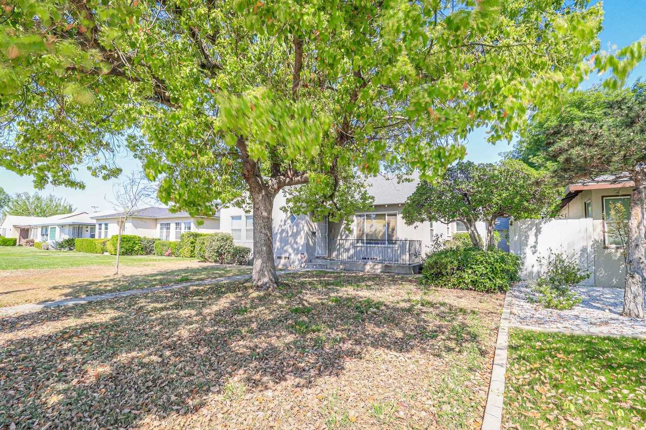 2620 Truxtun Ave - Photo 3 of 23