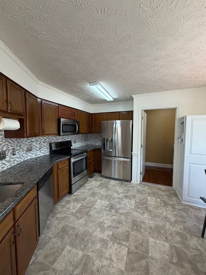 991 Rim Rd - Photo 5 of 19