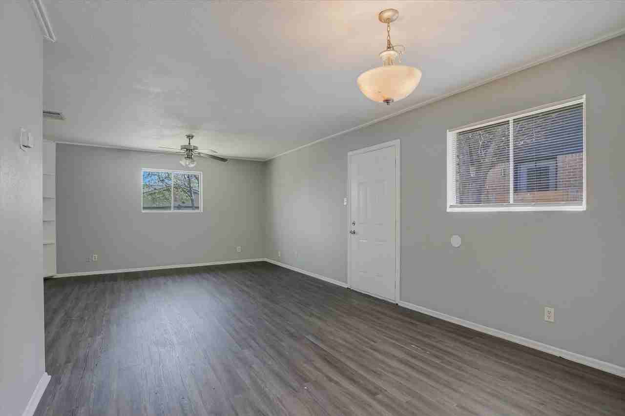 1811 Magnolia Dr - Photo 3 of 10