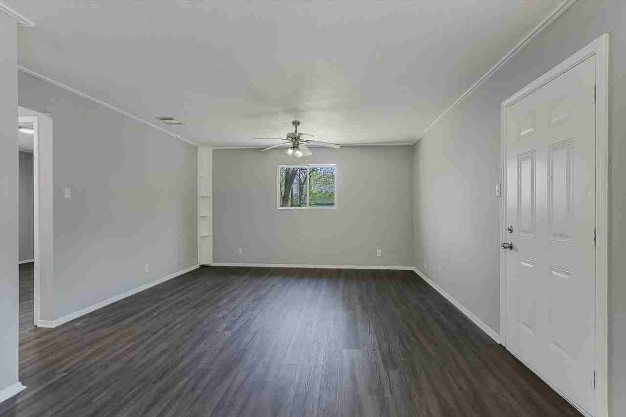 1811 Magnolia Dr - Photo 4 of 10