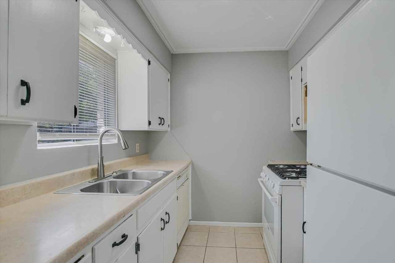 1811 Magnolia Dr - Photo 5 of 10