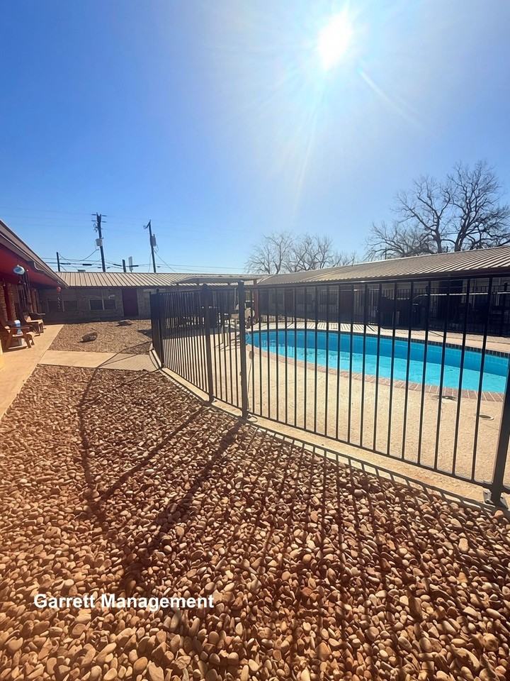 Royal Apartments - Photo 2 of 4