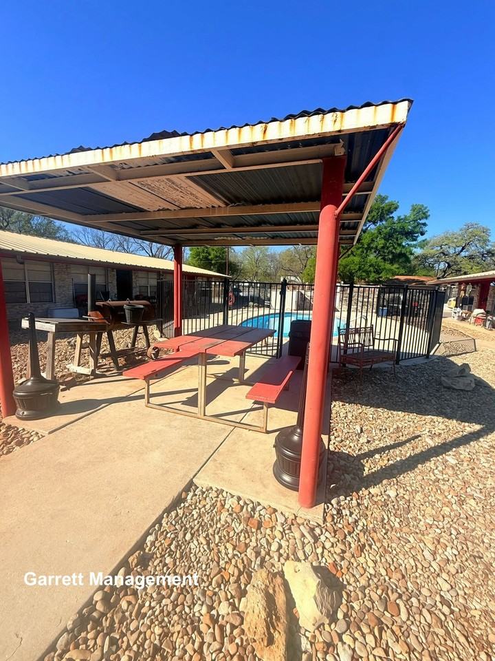 Royal Apartments - Photo 3 of 4