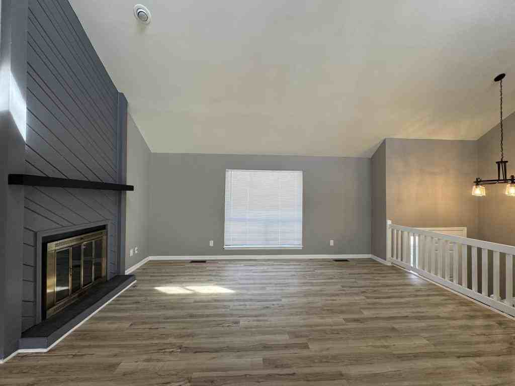 9206 Greenway Ln - Photo 5 of 35