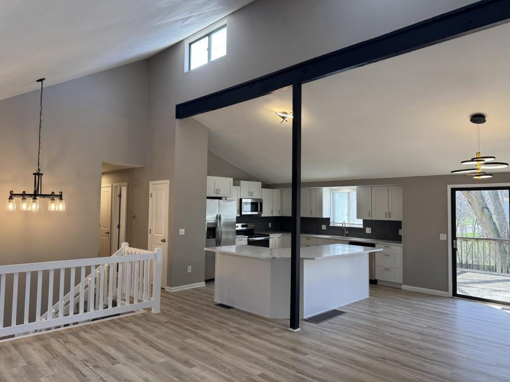 9206 Greenway Ln - Photo 7 of 35