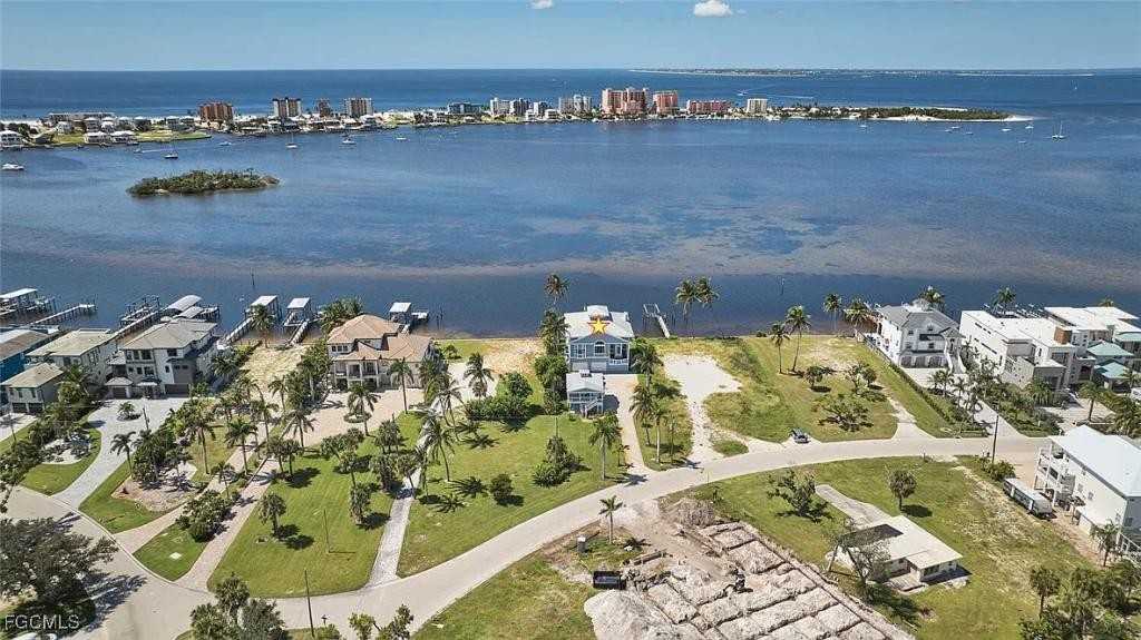 950 San Carlos Dr - Photo 3 of 21