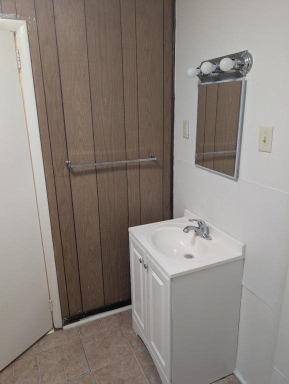 4596 E Snow Rd - Photo 6 of 9