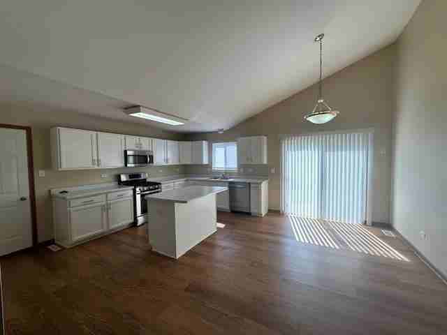 1515 Thornwood Ln - Photo 3 of 18
