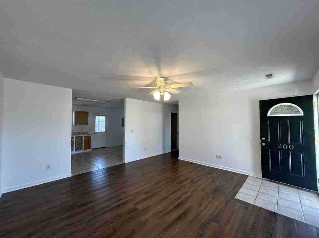 200 Henry St - Photo 3 of 7