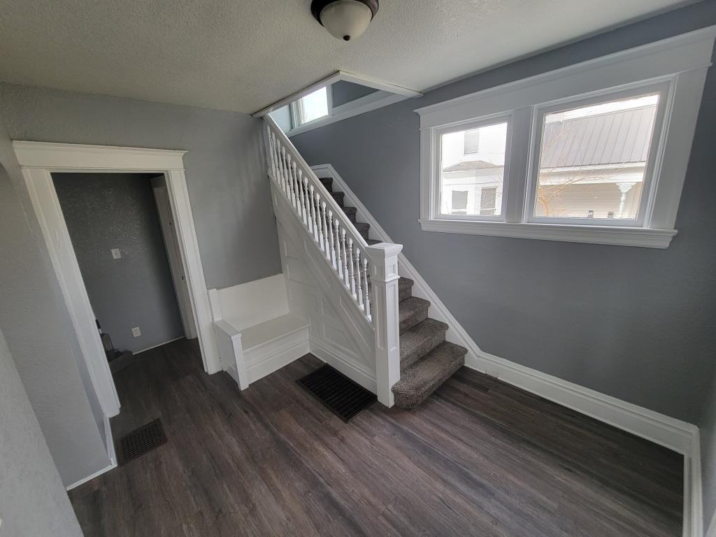 1115 Maple Ave - Photo 2 of 12