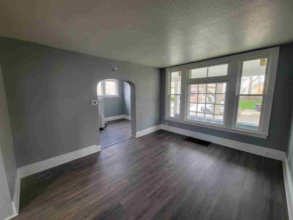 1115 Maple Ave - Photo 6 of 12