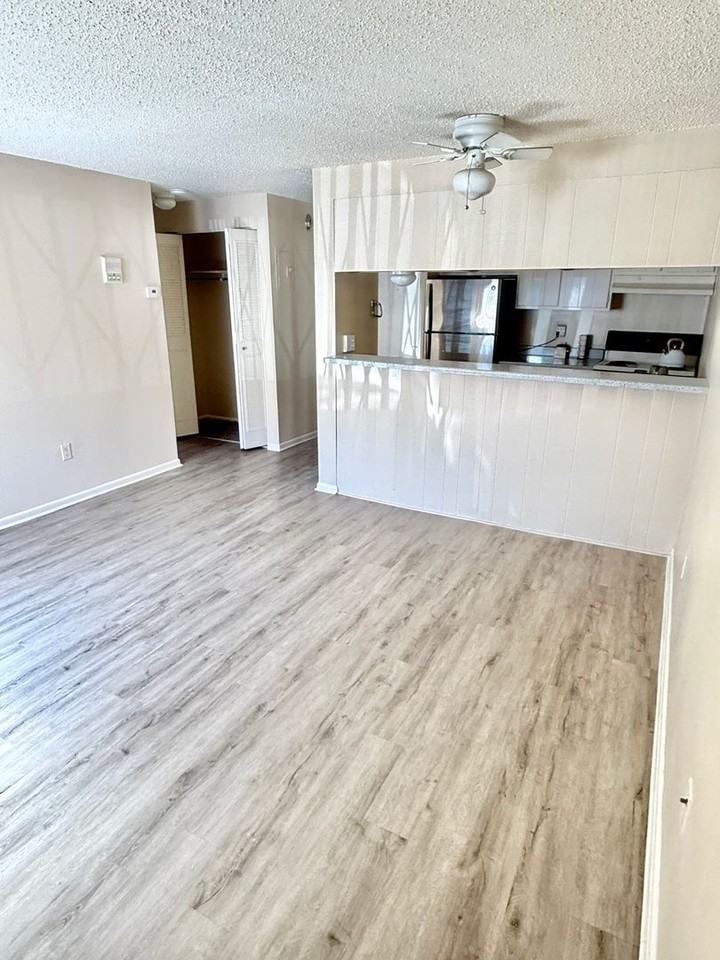 1240 N Elizabeth Street - Photo 3 of 20