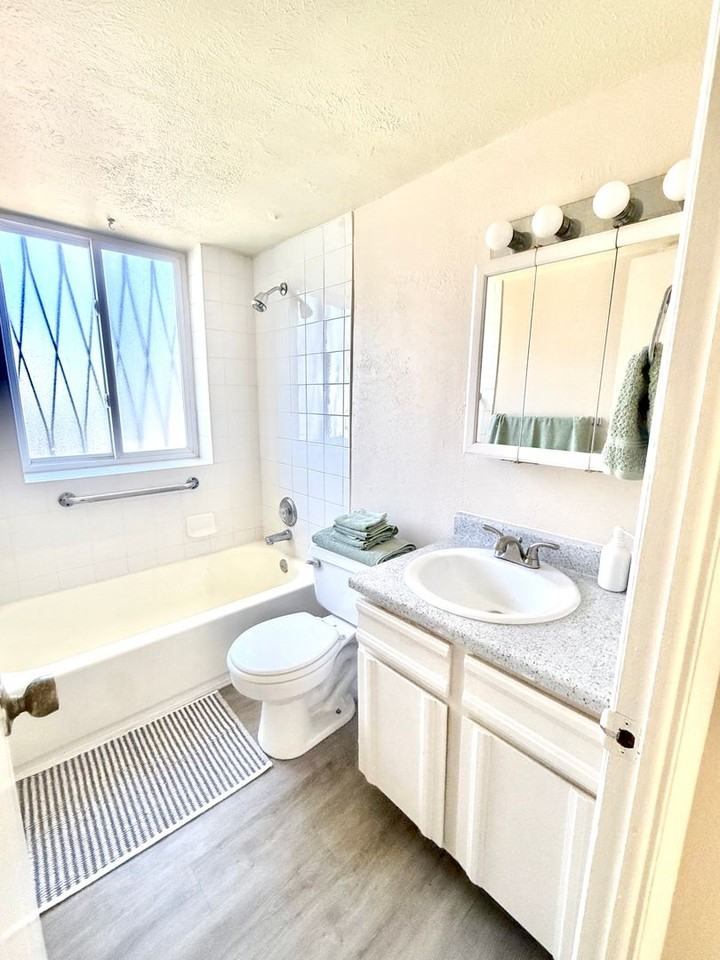 1240 N Elizabeth Street - Photo 7 of 20