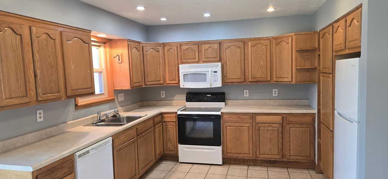 821 Brian Ct - Photo 7 of 7