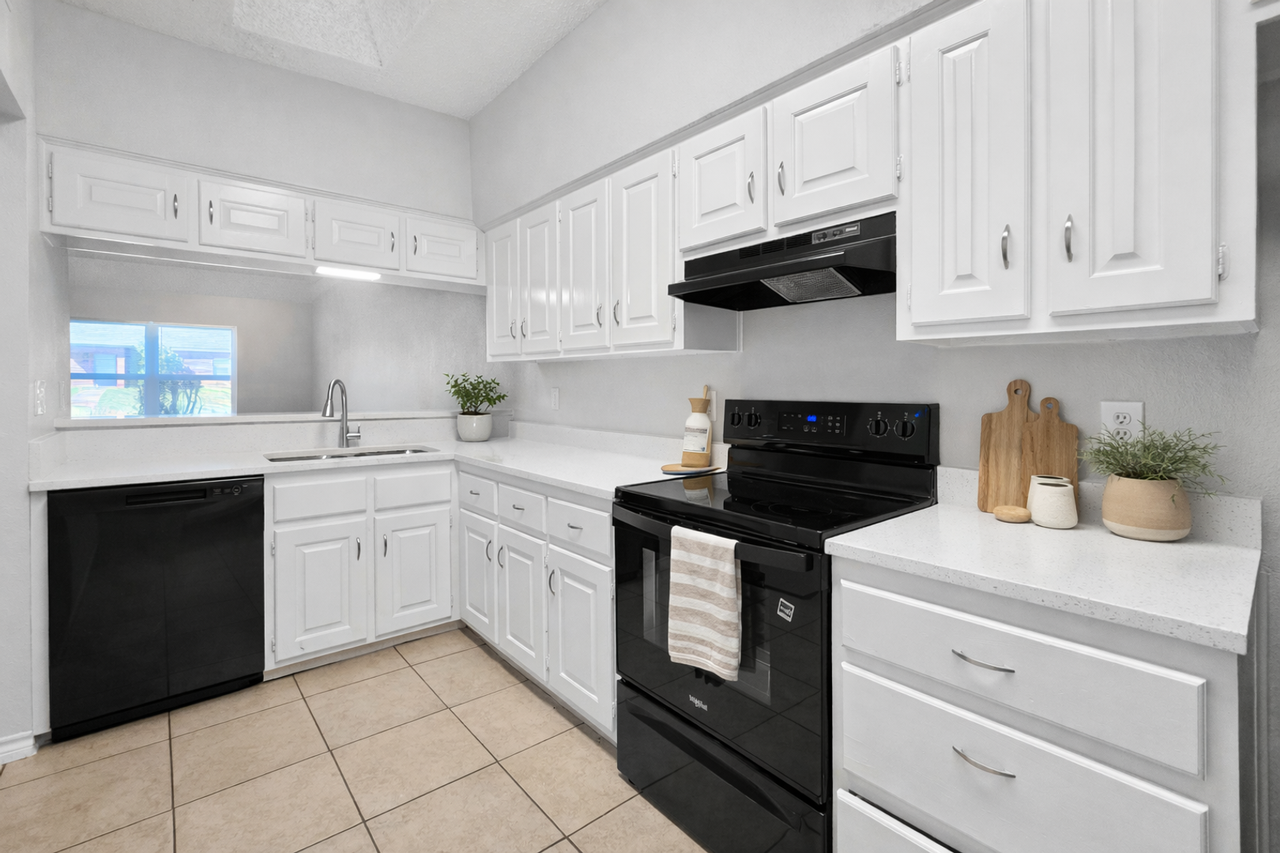 700 Monique - Photo 4 of 28