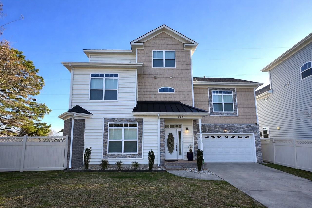 2701 Eleanor Ln - Photo 2 of 32